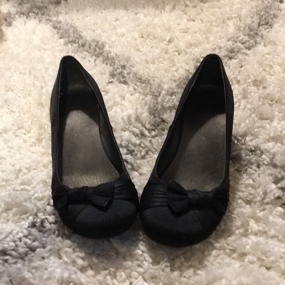 Kohl’s Black Heals with Bow